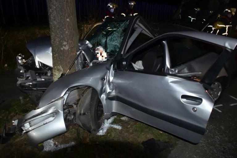 Jork – Drei junge Autoinsassinnen bei Unfall im Alten Land schwer verletzt