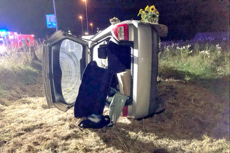 Menden – PKW überschlagen 4 Personen verletzt