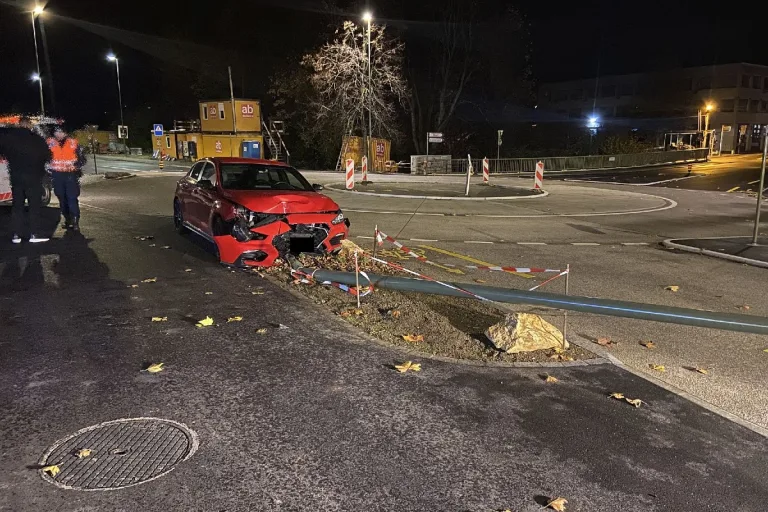 Füllinsdorf BL - Autofahrer verliert Kontrolle über Fahrzeug