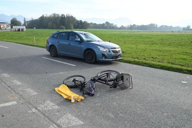 Rebstein SG - Kollision zwischen Auto und E-Bike