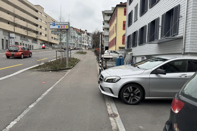 St. Gallen – Kind mit Kickboard nach Unfall gesucht