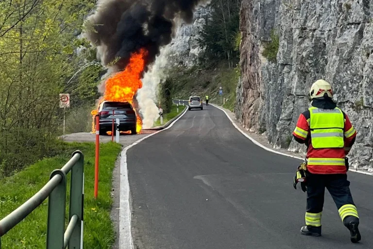 Hägendorf SO - Allerheiligenstrasse wegen Fahrzeugbrand gesperrt