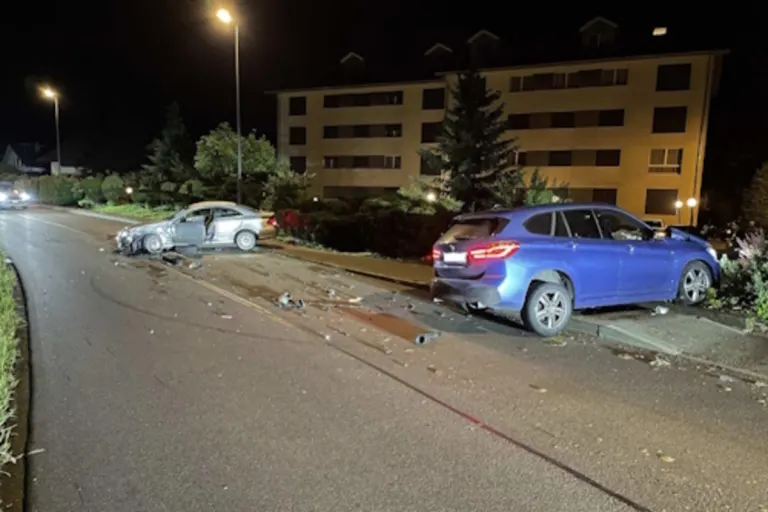 Courtepin FR - Frontalkollision zwischen zwei Fahrzeugen