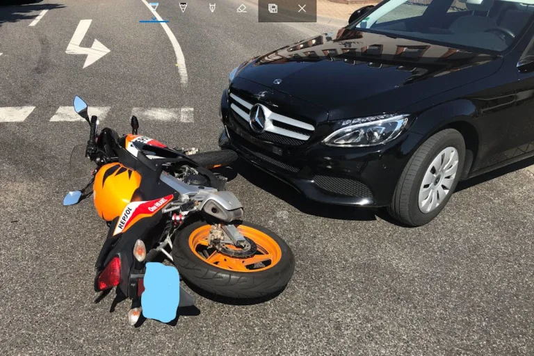 Edesheim – Kradfahrer übersehen und Unfall gebaut