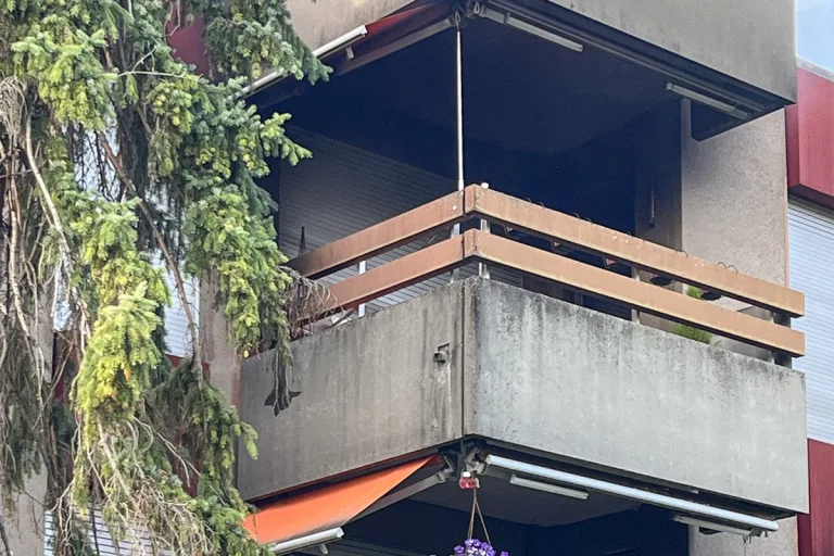 Muttenz BL - Fahrlässiger Umgang mit Raucherwaren löst Brand aus