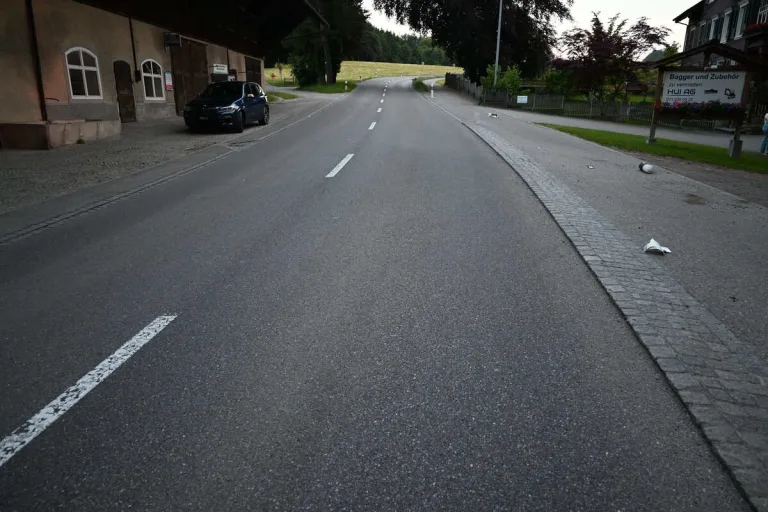 Unfall gestern in Kirchberg SG - Fahrunfähig gegen vier Leitpfosten geprallt 