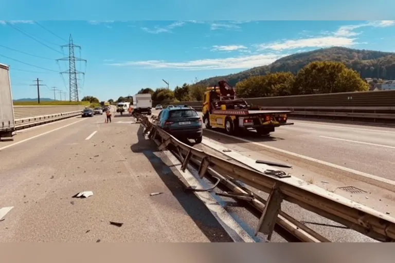 A3 Zeiningen AG – Lastwagen kollidiert mit Auto