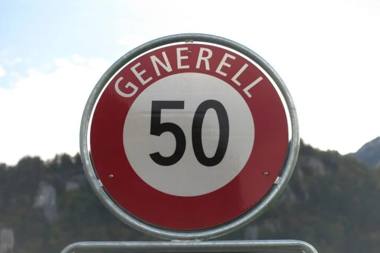 Geschwindigkeitskontrollen im Kanton Glarus - 20% der kontrollierten Fahrzeuge fuhren zu schnell