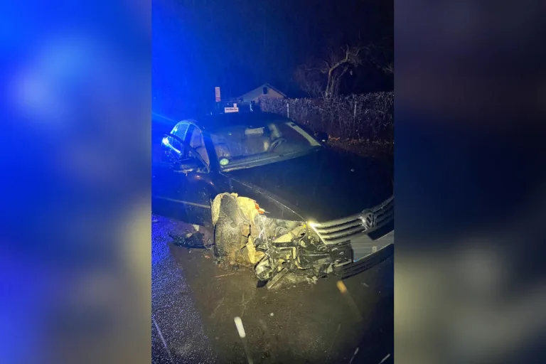Kassel – Mutmaßliches Autorennen endet mit Unfall