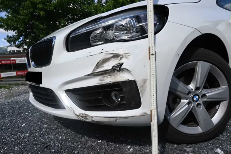 Triesen FL - Verkehrsunfall im Kreisel