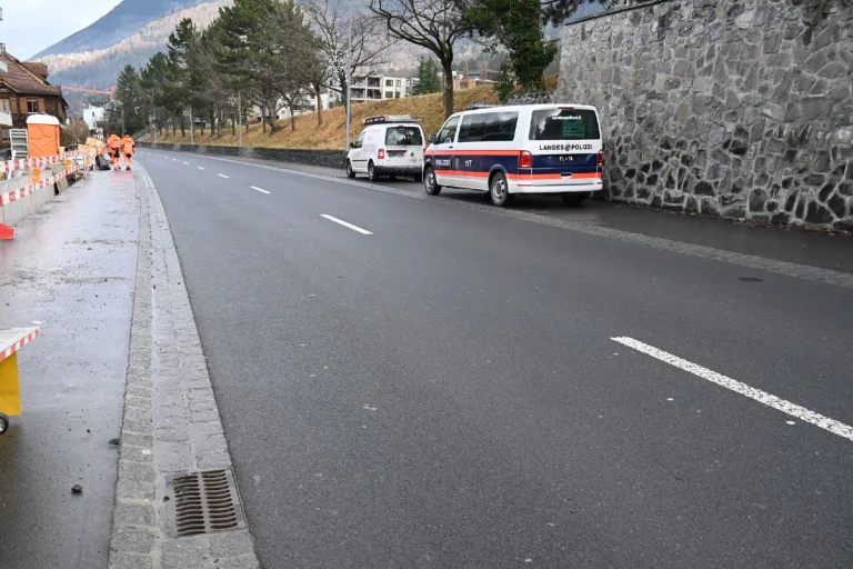 Unfall heute in Schaan FL - Fahrer eines schwarzen Mercedes-Benz GLC gesucht