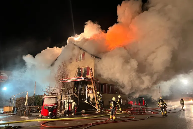  Henau SG - Restaurant durch Vollbrand zerstört - Gebäude einsturzgefährdet