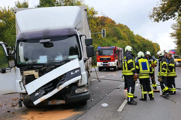 Sprockhövel NW – Ein Verletzter nach Unfall von E-Auto und Lkw
