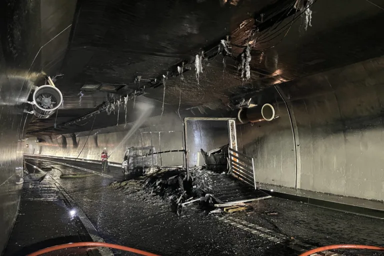 Klosters GR – Fahrzeugbrand in Tunnel