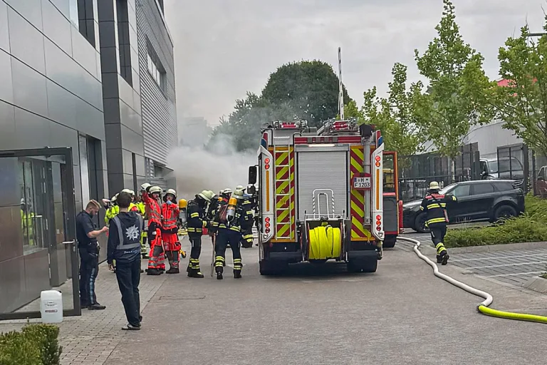 München BY – Brand einer Autowerkstatt verursacht hohen Sachschaden