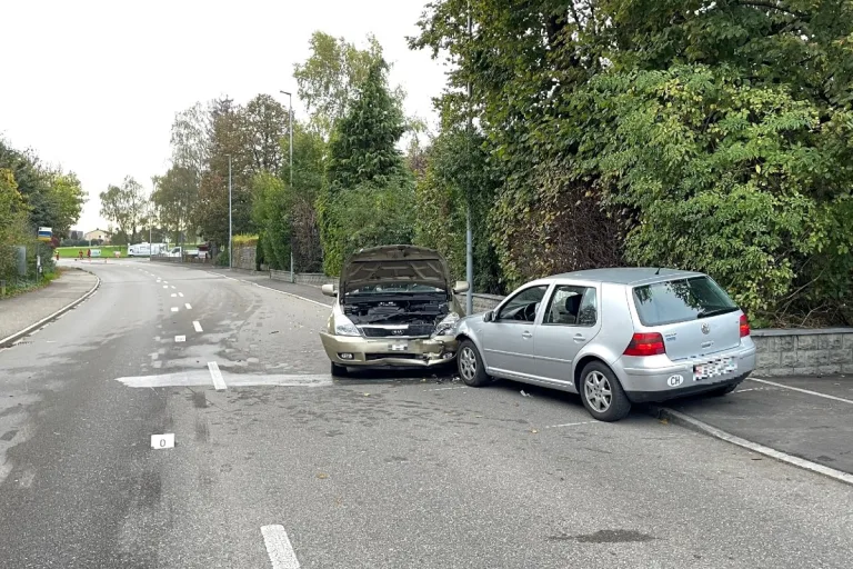 Verkehrsunfall in Oberwenningen ZH - Drei Verletzte Personen, eine davon schwer