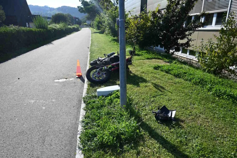Thal SG - Motorradfahrer (16) fahrunfähig verunfallt