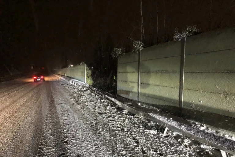 A13 Zizers GR – Lastwagen beschädigt Lärmschutzwand