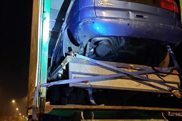 Achen - Bundespolizei stoppt auffälligen LKW