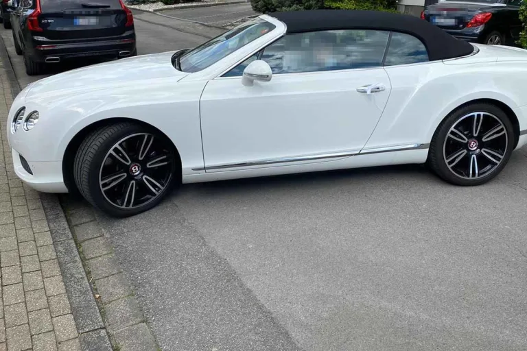 Mülheim an der Ruhr - Polizei fahndet nach gestohlenem Bentley