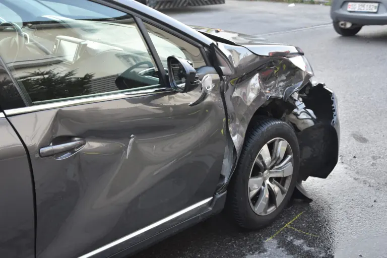 Balgach SG - Unfall zwischen Auto und Motorrad