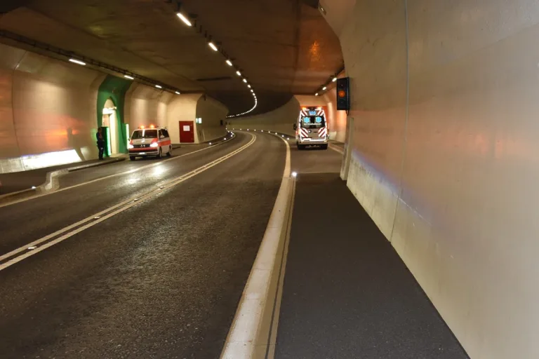 Küblis GR - Velofahrer verunfallt in Fahrverbotszone im Umfahrungstunnel