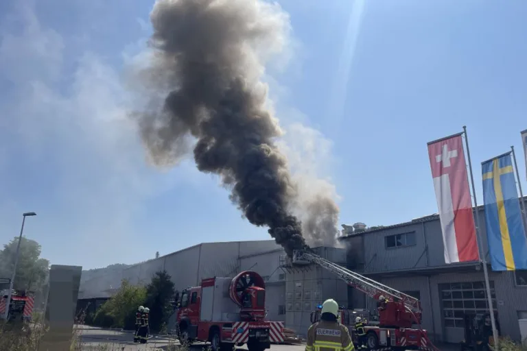 Untersiggenthal AG - Brand fordert Grossaufgebot der Feuerwehr 