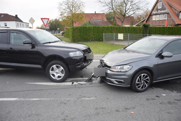 Bünde – Verkehrsunfall beim Abbiegen - Zwei Personen verletzt