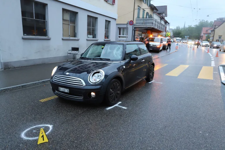 Stadt St.Gallen – Fussgängerin bei Kollision mit Auto verletzt
