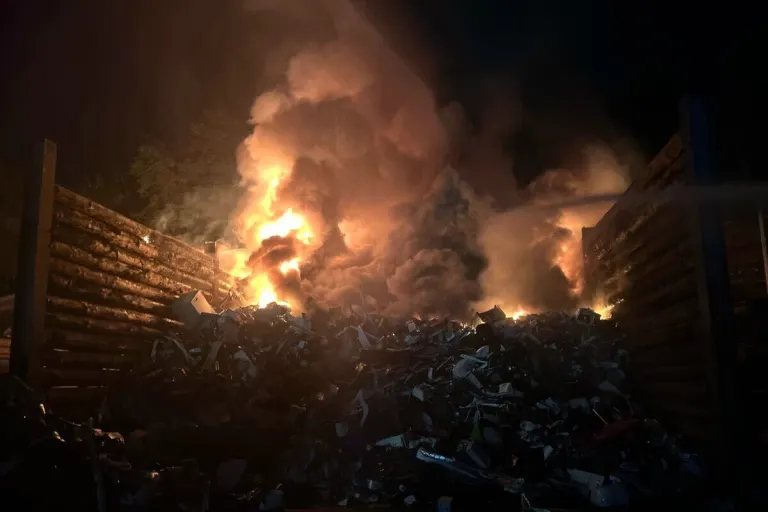 Waltenschwil AG - Schwarze Rauchsäule nach Brand