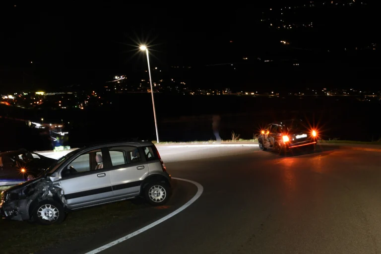 Scharans GR - Schwangere Frau muss nach Unfall ins Spital 