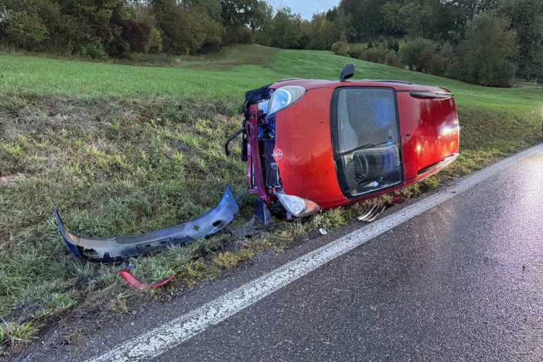 Unfall bei Zufikon AG – Lenker überschlägt sich