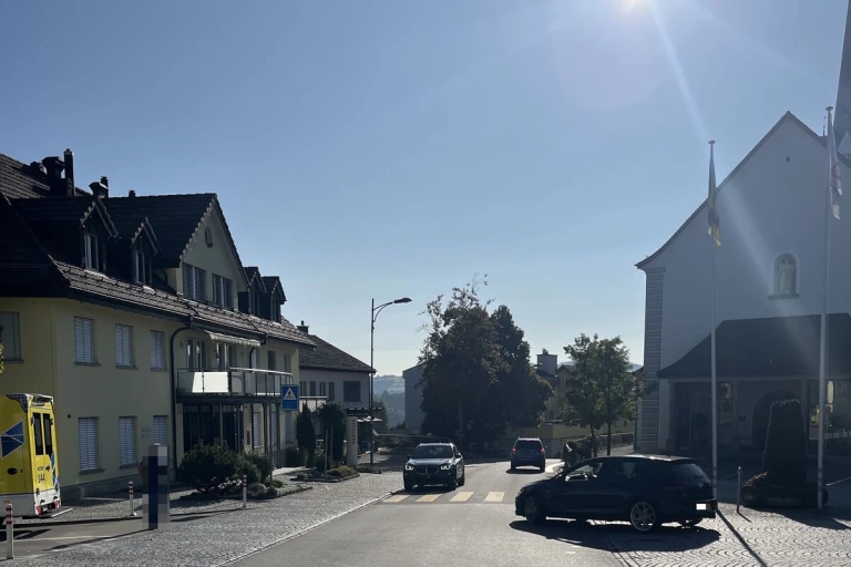 Engelburg SG - Beim Linksabbiegen verunfallt 