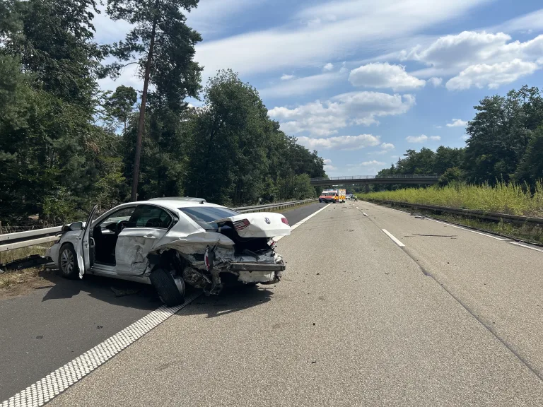 Hanau – Spurwechsel endet mit schwerem Unfall auf der A66
