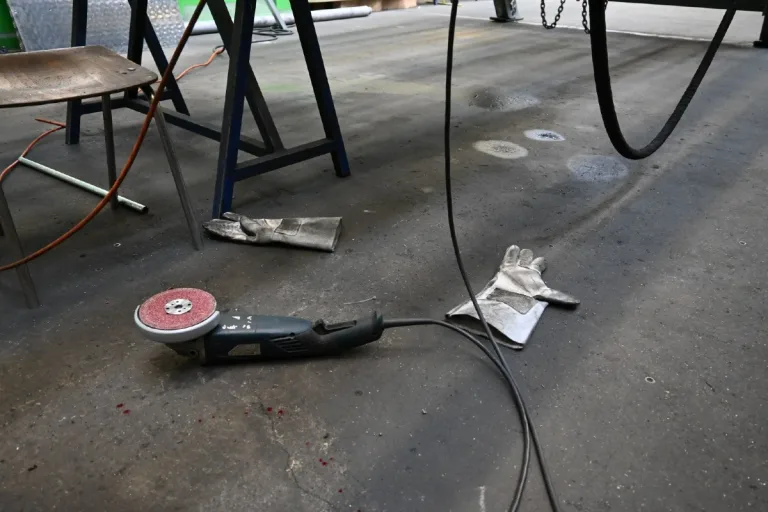 Ruggell FL - Mittelfinger bei Arbeitsunfall verletzt
