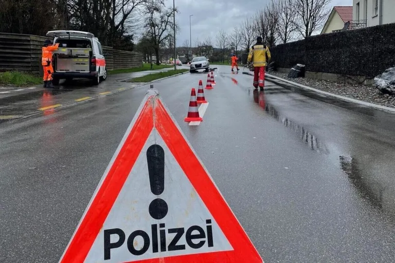 Oetwil am See ZH - 35-Jährige verstirbt nach Unfall 