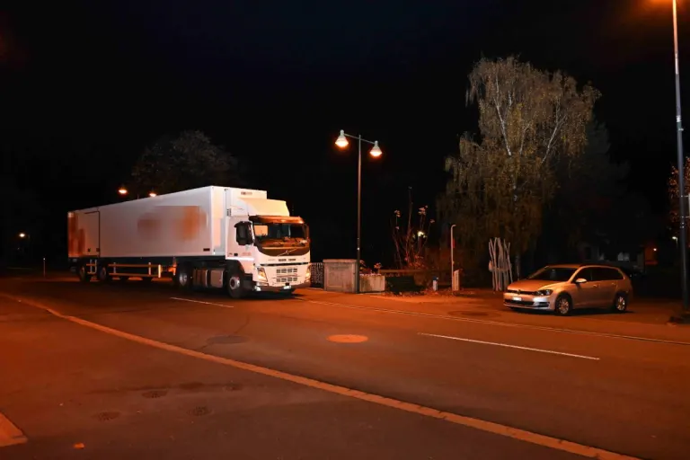 Bad Ragaz SG - Fahrunfähig mit Sattelschlepper kollidiert