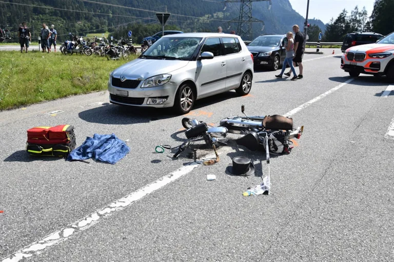 Sils  im Domleschg GR – Kollision fordert schwer verletzten Mofa-Lenker