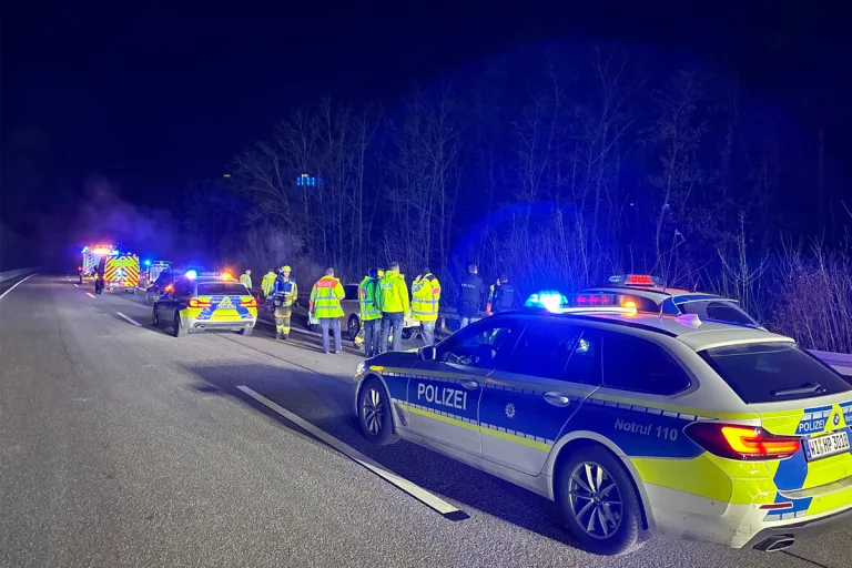 Hammersbach – Flucht vor Polizei endet mit Unfall