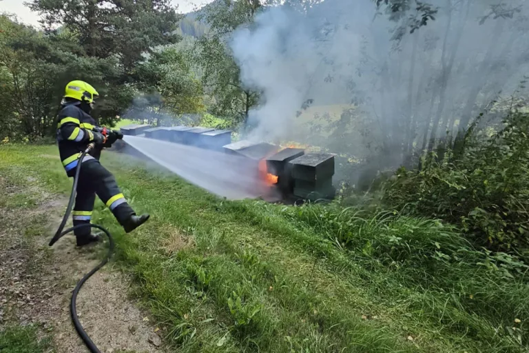 St. Margarethen bei Knittelfeld ST – Bienenstöcke in Brand