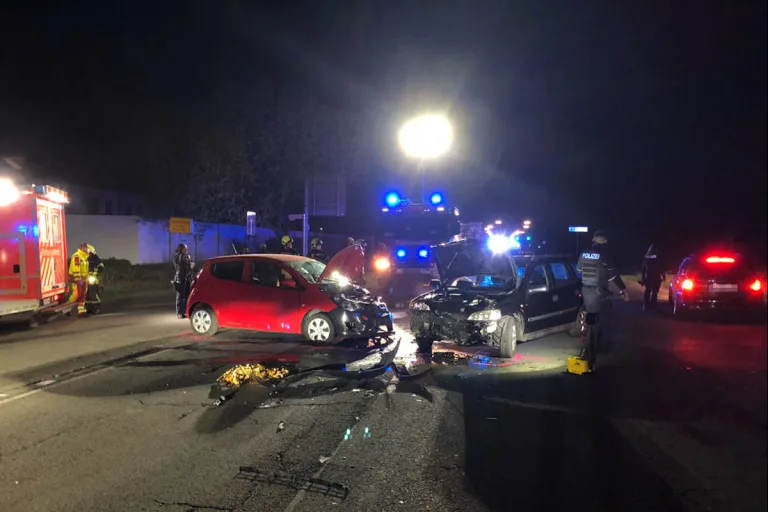 Gelsenkirchen – Drei Verletzte bei Verkehrsunfall in Bulmke-Hüllen