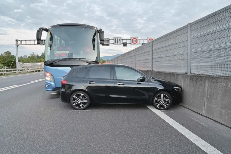 Emmenbrücke LU – Unfall zwischen Car und Auto auf A2