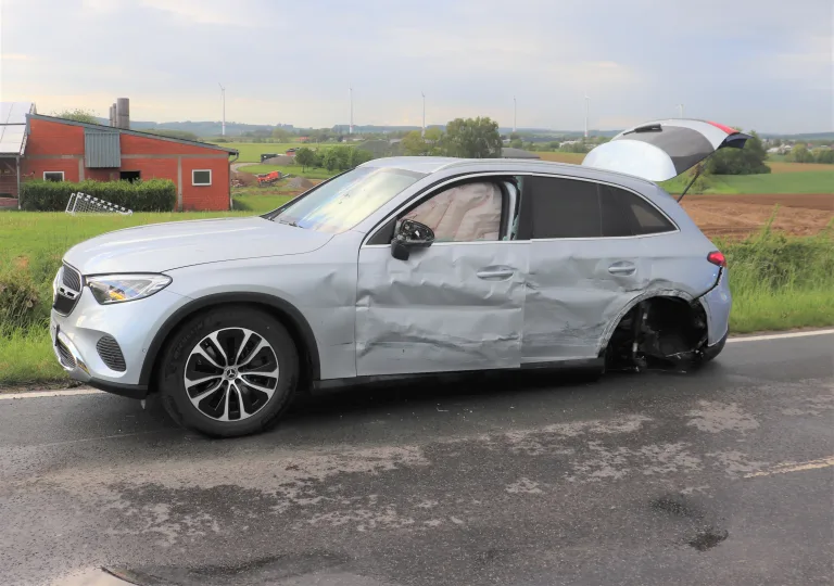Lkw erfasst Pkw bei Steinheim – Autofahrer schwer verletzt