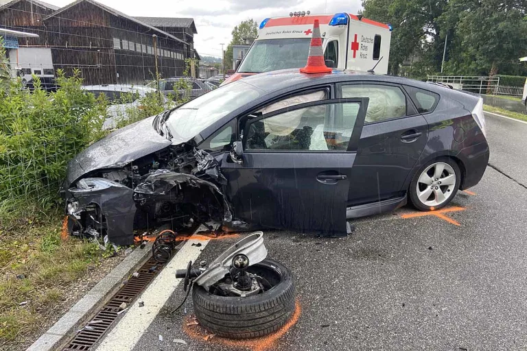 Rekingen AG - 69-Jähriger am Steuer eingeschlafen und in Gegenverkehr gekracht 