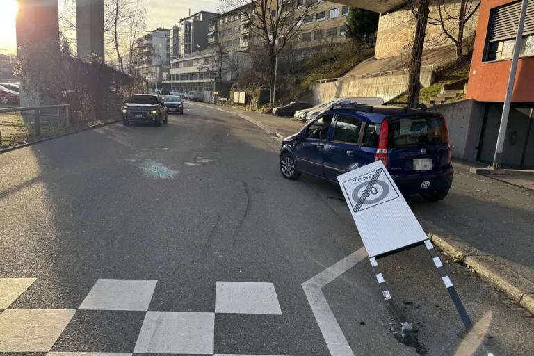 Unfall in St.Gallen – Lenker wird von Sonne geblendet
