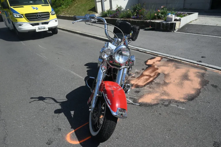 Mols SG – Motorradfahrer bei Überholmanöver verunfallt