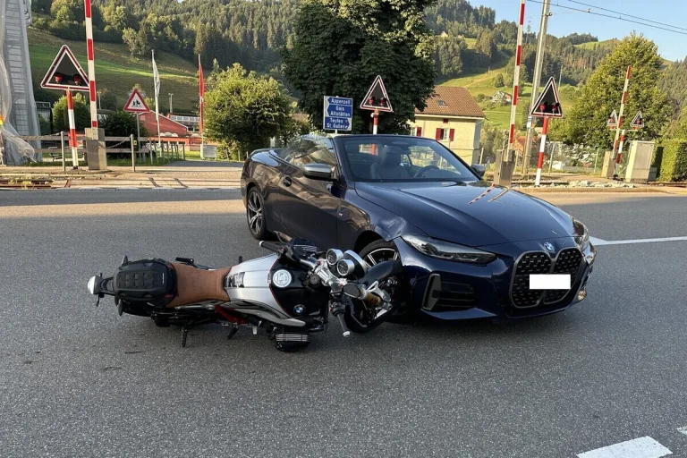 Bühler AR - Motorradlenker bei Kollision verletzt