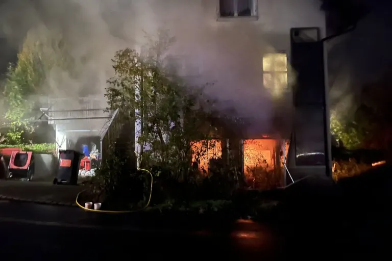Benzenschwil AG - Einfamilienhaus nach Brand unbewohnbar 
