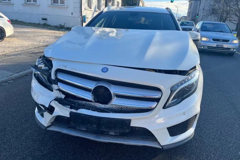Widnau SG - Auffahrunfall zwischen zwei Autos