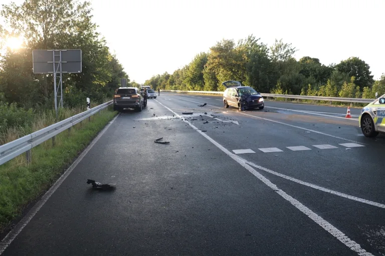 Verkehrsunfall auf der B239 NW mit mehreren Verletzten 